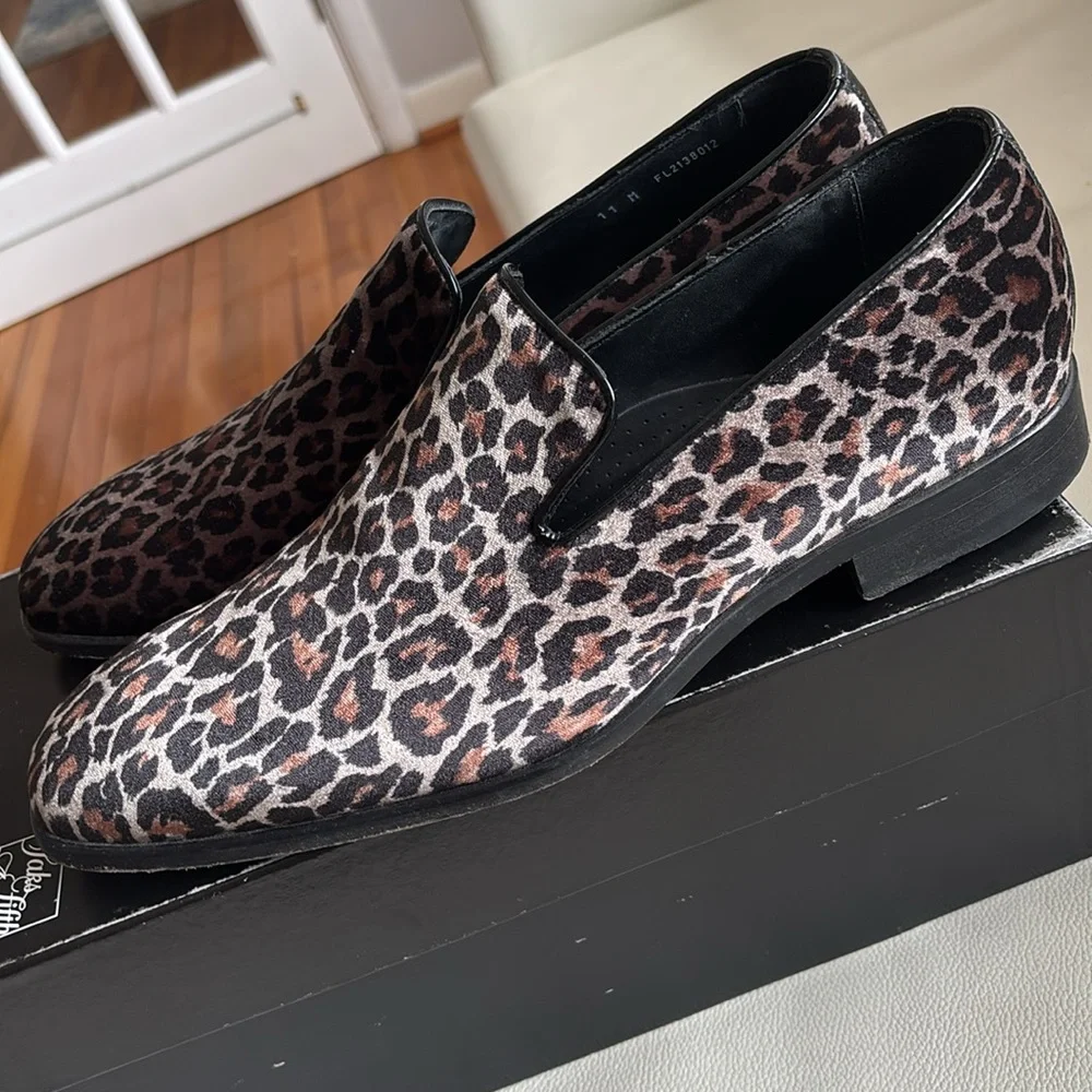 Saks Fifth Ave leopard - Picture 2 of 8